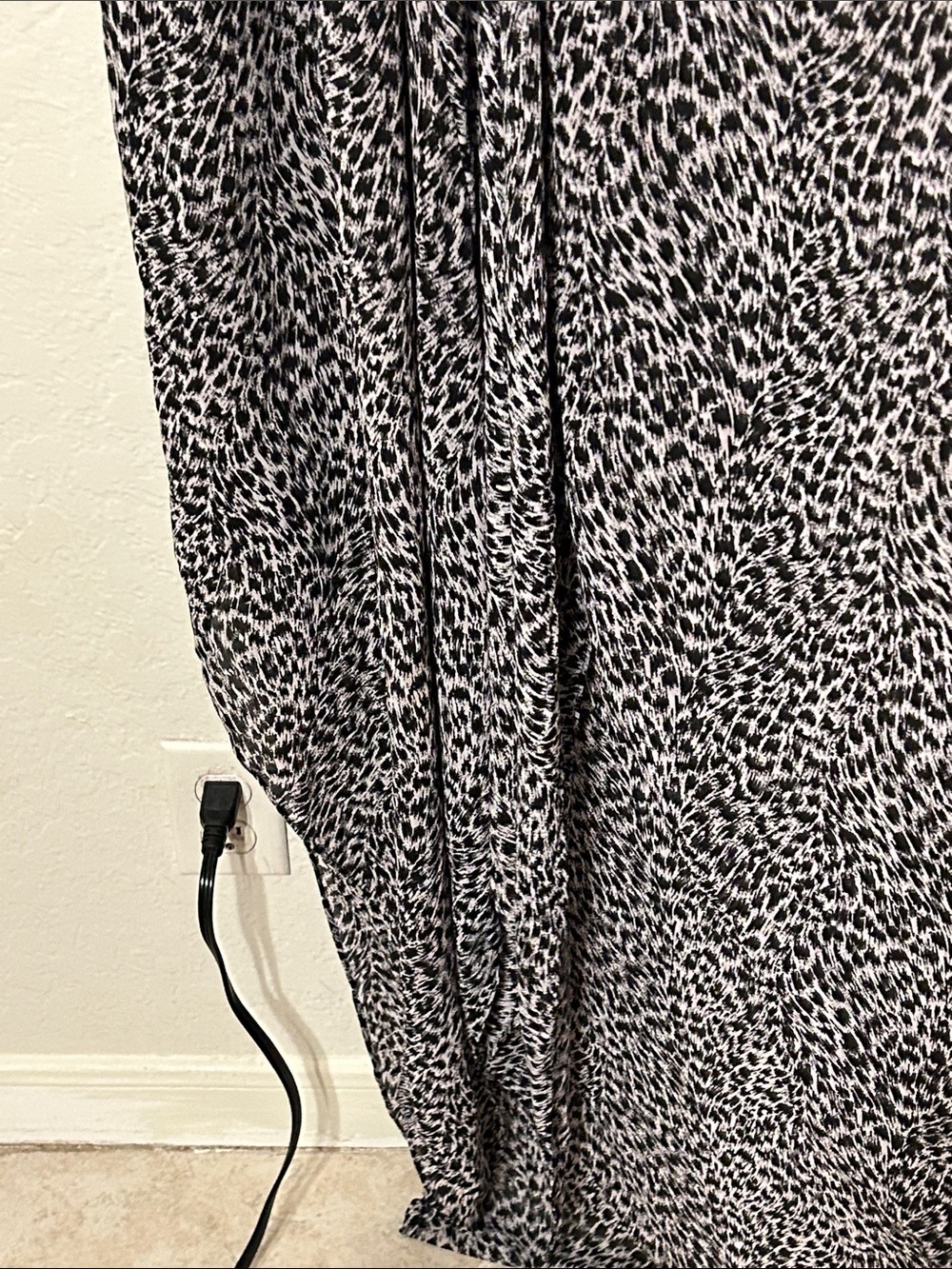 š¦¢Michael Michael Kors Sleeveless V-Neck Animal print Maxi Dress in size M GUC - Picture 4 of 7